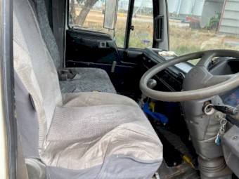 1999 Hino FC tray truck