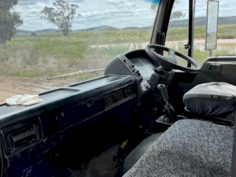 1999 Hino FC tray truck