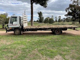 1999 Hino FC tray truck