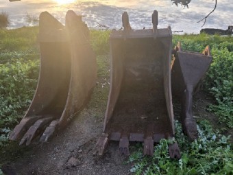 Caterpillar 225LC  25 ton excavator 