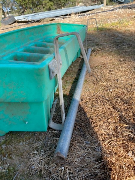 Polymaster 8 teat lamb feeder