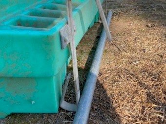 Polymaster 8 teat lamb feeder