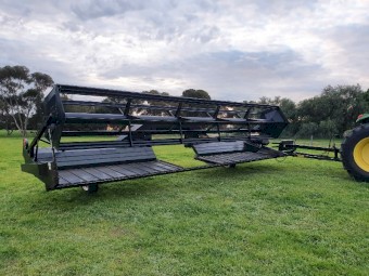 2000 Macdon 3000 Windrower