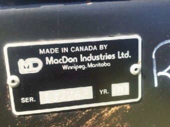 2000 Macdon 3000 Windrower