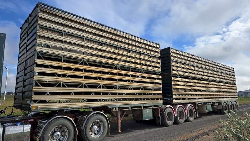 Byrne 4x2 B Double stock crates 